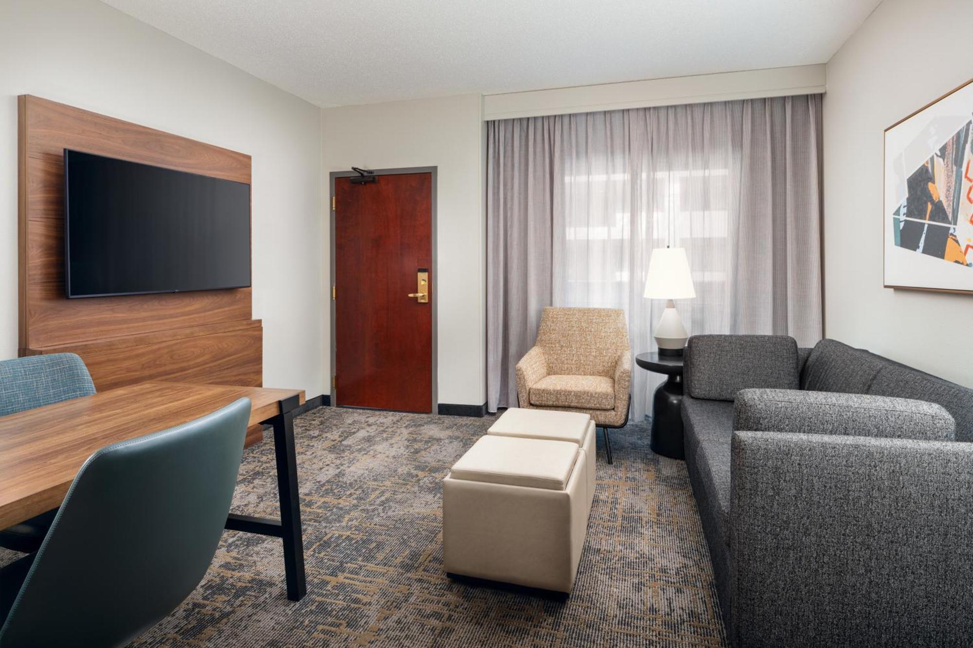 Embassy Hotel 4*