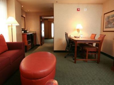 Embassy Hotel 4*